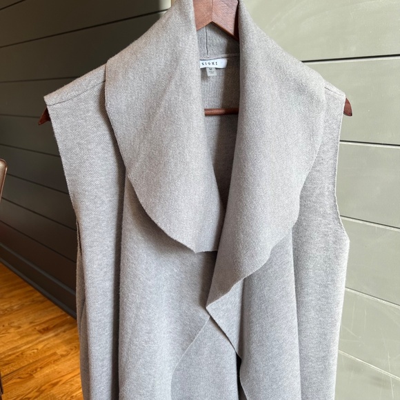 Sioni Long Sweater Vest in Light Grey - Picture 7 of 7